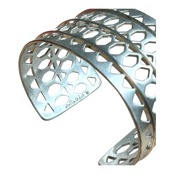 Stella & Dot Plait Brushed Bright Silver Tone Cuff Bracelet - Picture 4 of 5